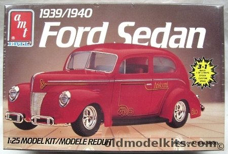 AMT 1/25 1939 / 1940 Ford Sedan - 3 In 1 Kit - Build It Stock / Custom / Drag - Bagged, 6522 plastic model kit